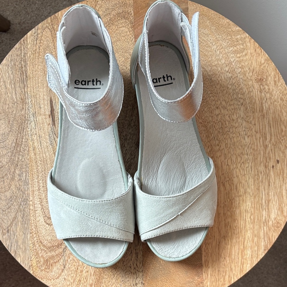 Earth Women's Light Aqua Sandals